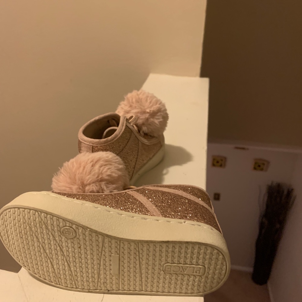 Shoes - Picture 4 of 4